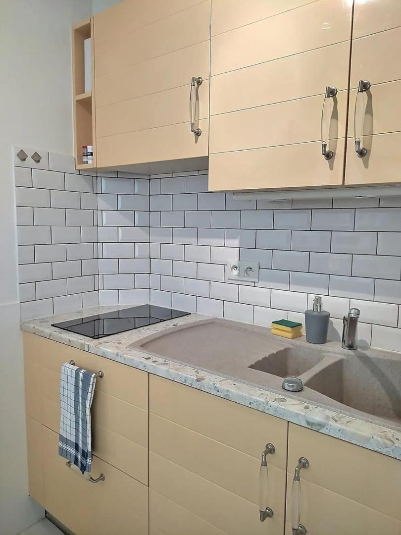 Le Travel - Appartement Equipe Proche Centre Et Yschools Troyes Eksteriør billede